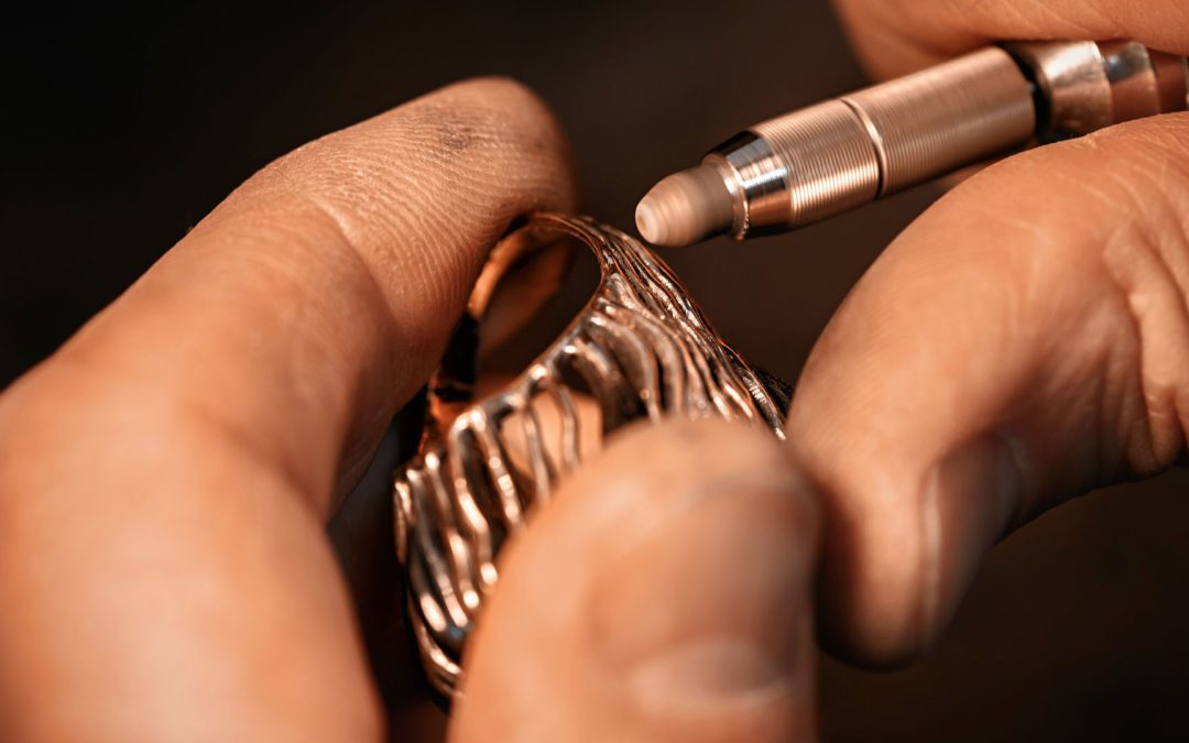 Prendre soin de vos bijoux précieux : les conseils essentiels de nos experts